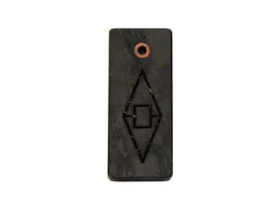 Šungit přívěšek talisman-Kosočtverec (diamant) se středovým čtvercem (bez šňůrky)